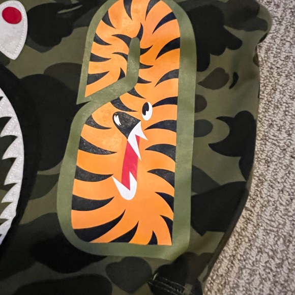 Bape Authentic camo hoodie in size M - Picture 4 of 5